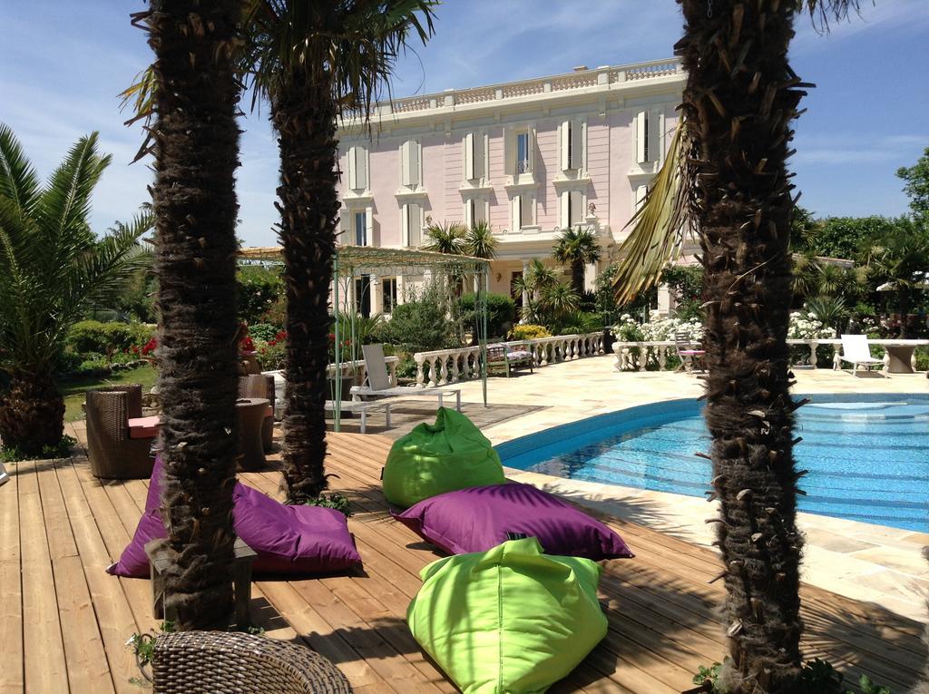 Chateau La Roque Margaux Hotel Servian Exterior photo
